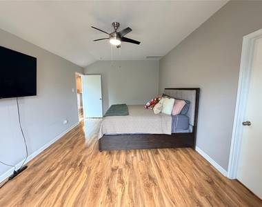 1807 Emerson Ridge Drive - Photo Thumbnail 17