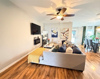 1807 Emerson Ridge Drive - Photo Thumbnail 11