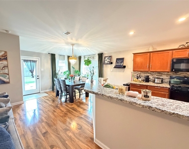 1807 Emerson Ridge Drive - Photo Thumbnail 13