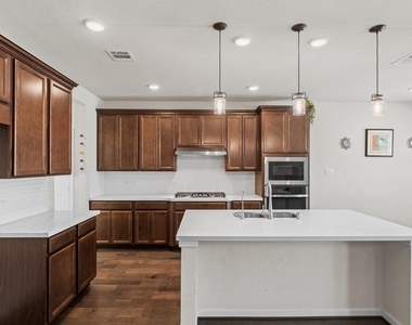 3850 Chapman Bluff Drive - Photo Thumbnail 8