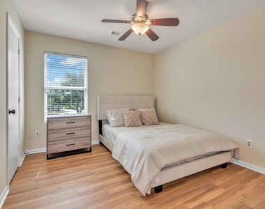 1722 Sun Point Court - Photo Thumbnail 27