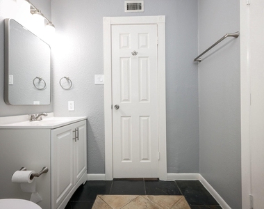 2919 Wentworth Street - Photo Thumbnail 12