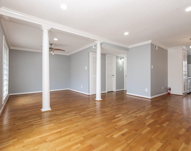 2919 Wentworth Street - Photo Thumbnail 4