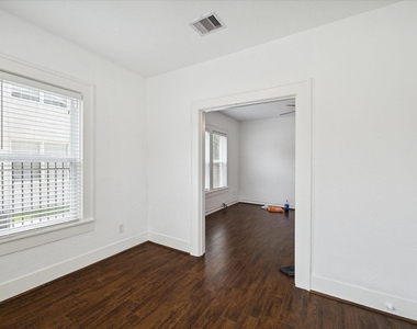 2611 Isabella Street - Photo Thumbnail 4