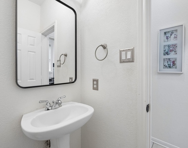 14 Guinevere Place - Photo Thumbnail 28