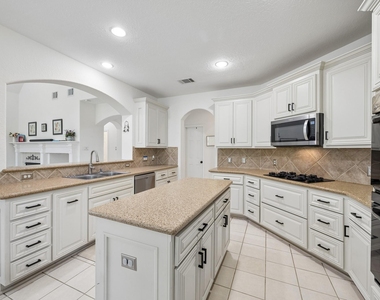 14 Guinevere Place - Photo Thumbnail 9