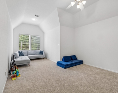 14 Guinevere Place - Photo Thumbnail 20