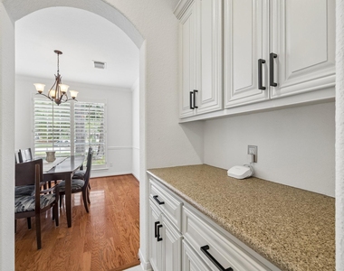 14 Guinevere Place - Photo Thumbnail 7