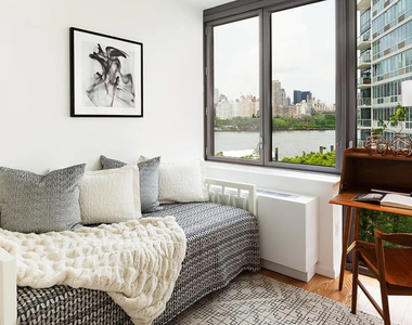 4610 Center Boulevard - Photo Thumbnail 1