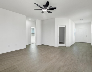 519 Louis Lane - Photo Thumbnail 7