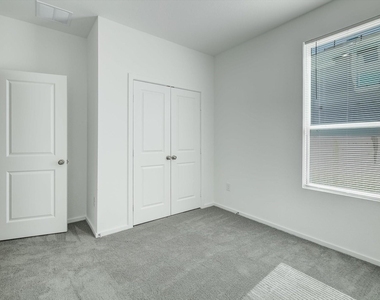 519 Louis Lane - Photo Thumbnail 23