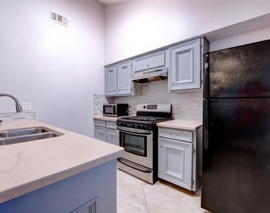 10703 Highland Woods Drive - Photo Thumbnail 22