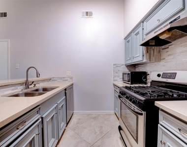 10703 Highland Woods Drive - Photo Thumbnail 26