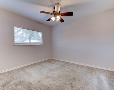 10703 Highland Woods Drive - Photo Thumbnail 11