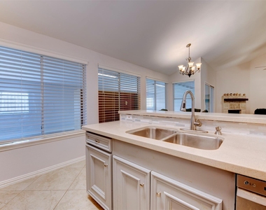 10703 Highland Woods Drive - Photo Thumbnail 24
