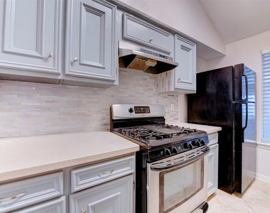 10703 Highland Woods Drive - Photo Thumbnail 25