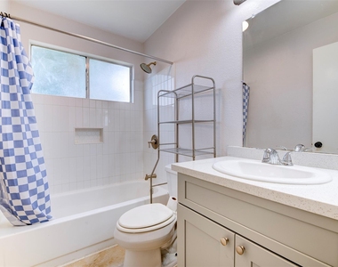 10703 Highland Woods Drive - Photo Thumbnail 12