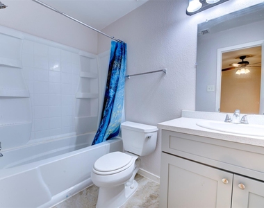 10703 Highland Woods Drive - Photo Thumbnail 9