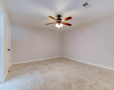 10703 Highland Woods Drive - Photo Thumbnail 5