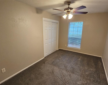 4410 Adonis Drive - Photo Thumbnail 6