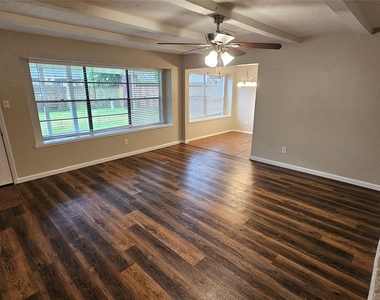 4410 Adonis Drive - Photo Thumbnail 4