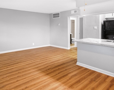 211 W F Street - Photo Thumbnail 14