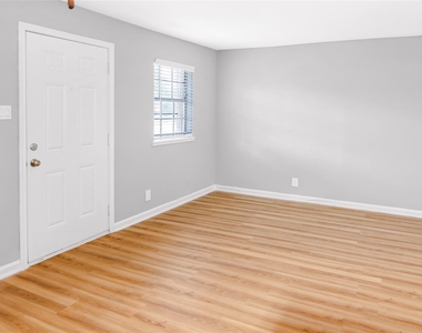 211 W F Street - Photo Thumbnail 13