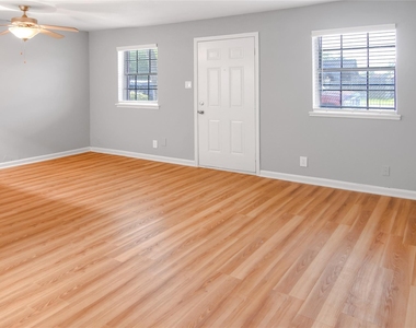 211 W F Street - Photo Thumbnail 15