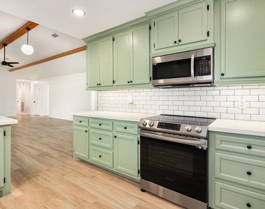416 Southern Oaks Drive - Photo Thumbnail 5