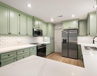 416 Southern Oaks Drive - Photo Thumbnail 4