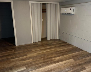 401 Milford Point Drive - Photo Thumbnail 27
