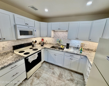 140 Aquarius Way - Photo Thumbnail 3