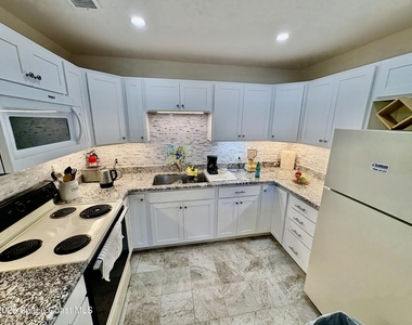 140 Aquarius Way - Photo Thumbnail 2
