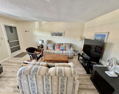 140 Aquarius Way - Photo Thumbnail 6