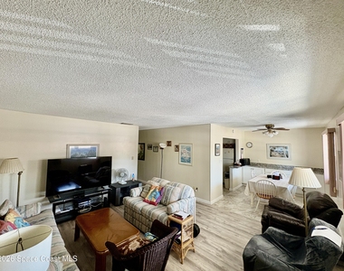 140 Aquarius Way - Photo Thumbnail 4