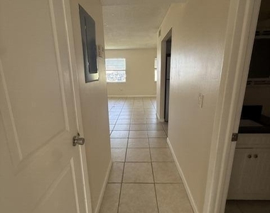 837 Hickory Street - Photo Thumbnail 8