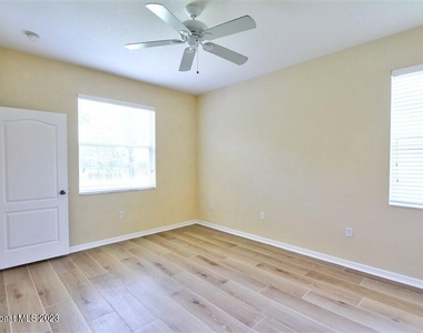 5834 Trieda Drive - Photo Thumbnail 20