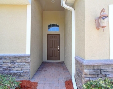 5834 Trieda Drive - Photo Thumbnail 2