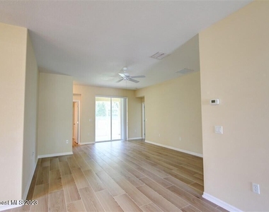 5834 Trieda Drive - Photo Thumbnail 9