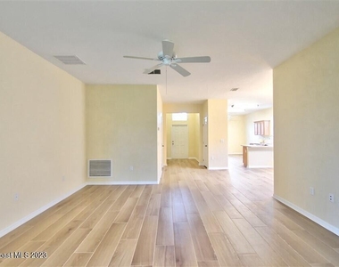 5834 Trieda Drive - Photo Thumbnail 3