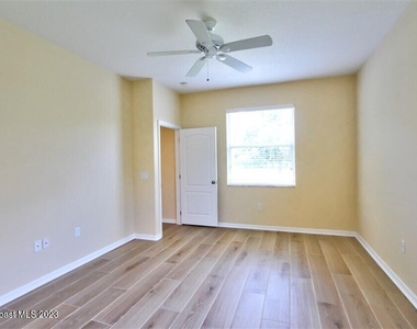 5834 Trieda Drive - Photo Thumbnail 19