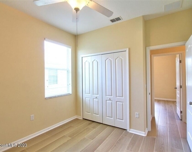 5834 Trieda Drive - Photo Thumbnail 15