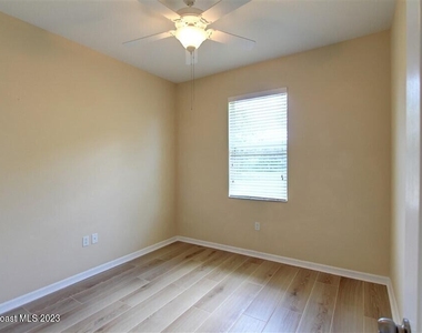 5834 Trieda Drive - Photo Thumbnail 12