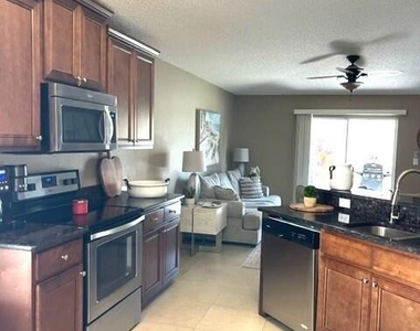 4461 Manchester Drive - Photo Thumbnail 6
