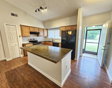 6527 Pleasant Avenue - Photo Thumbnail 6