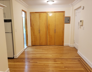 East 51 Street - Photo Thumbnail 1