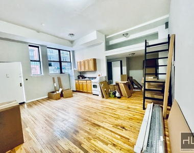 Stanton Street - Photo Thumbnail 3