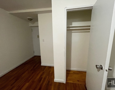 York Avenue - Photo Thumbnail 4