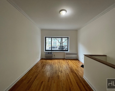 York Avenue - Photo Thumbnail 1