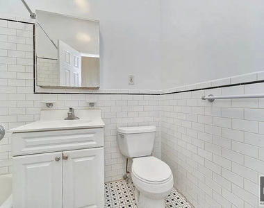 East 89 Street - Photo Thumbnail 2